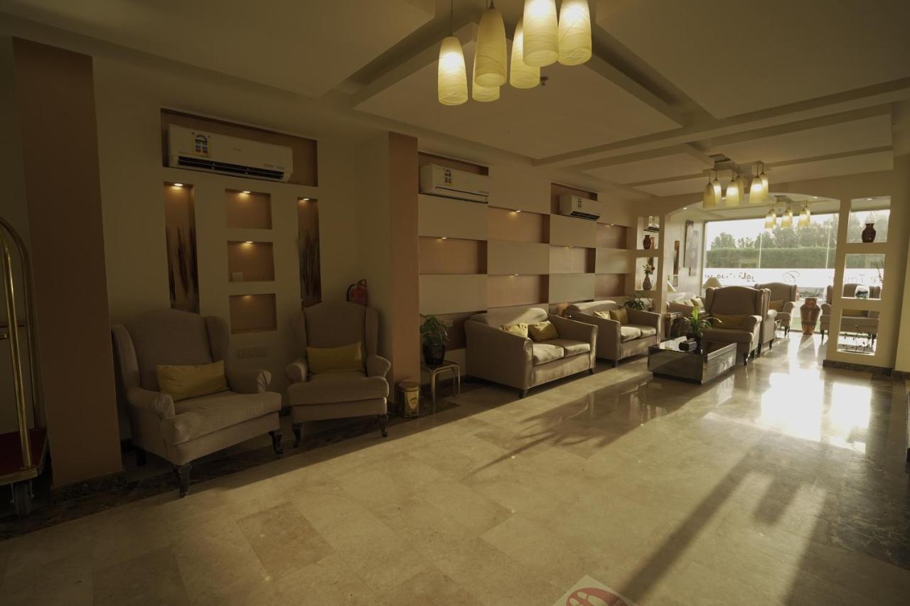 Burj Al Almas Aparthotel 3*